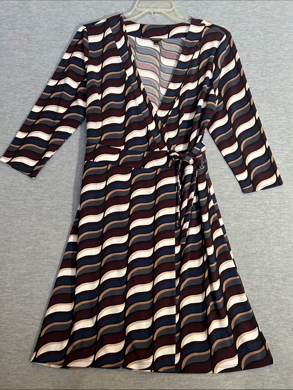 ANN TAYLOR Travel Wrinkle Resistant Packable Career Office Church Wrap Dress